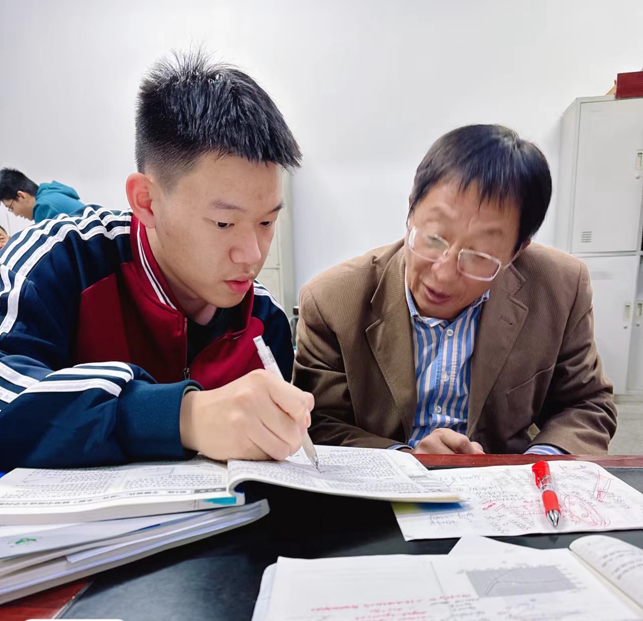 晚自习师生互动答疑掠影